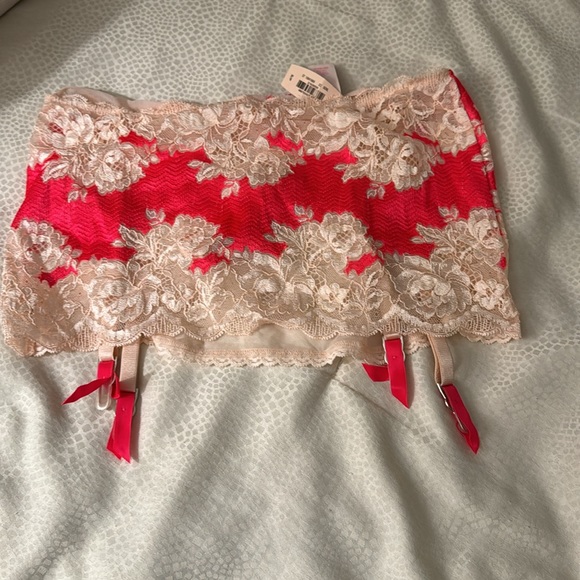 Lot of 3 Victoria’s Secret garter belts - Picture 3 of 5